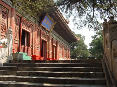 Stairs to the main hall in the Beijing Confucian Temple